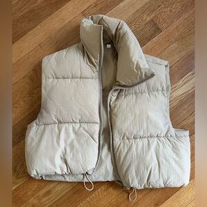 Cropped Beige Puffer Vest